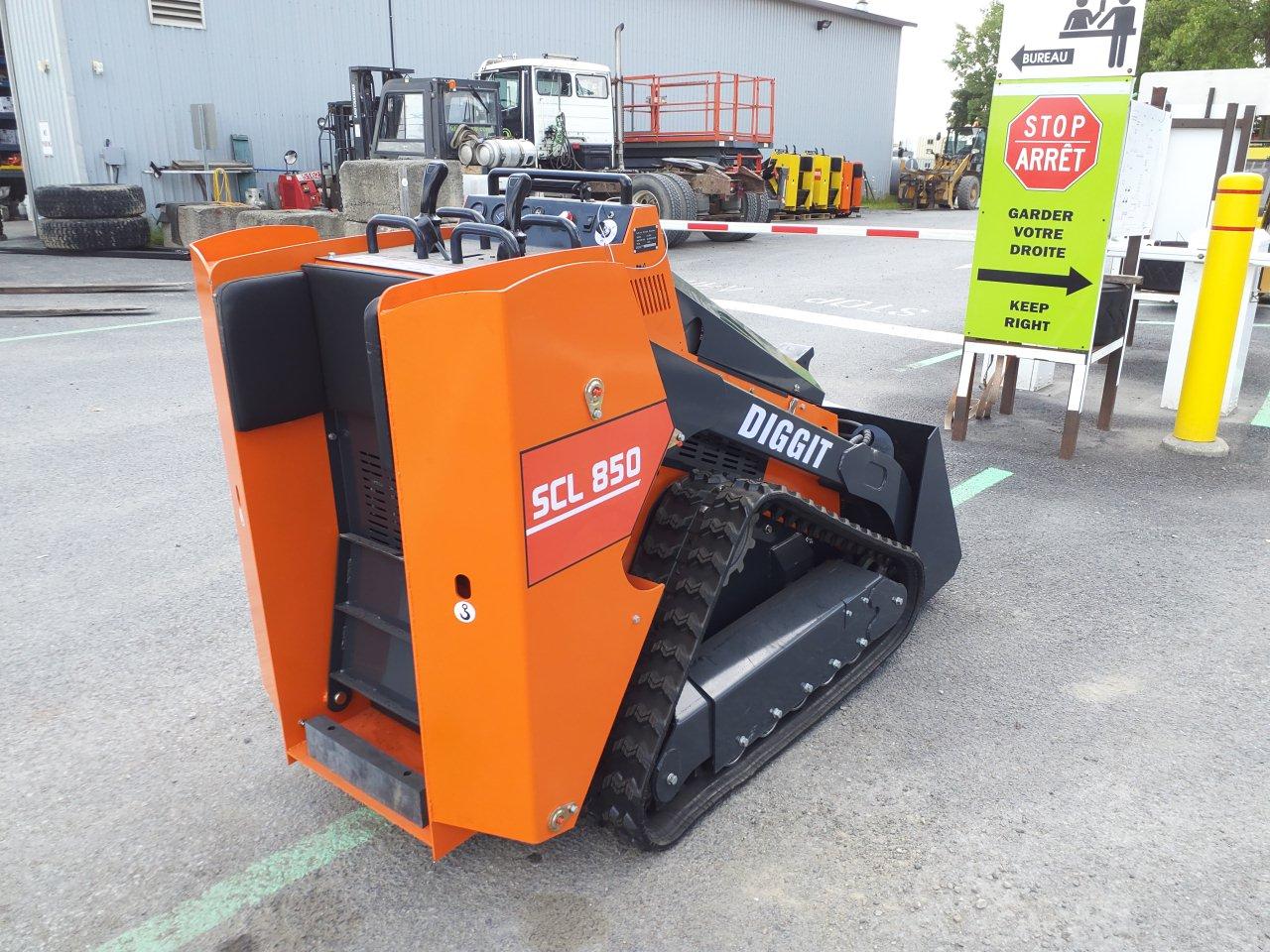 thumbnail image 2 of SCL850 Mini Skid Steer Loader – Operation & Maintenance Manual, Universal/Agrotek, USA 2 of 2