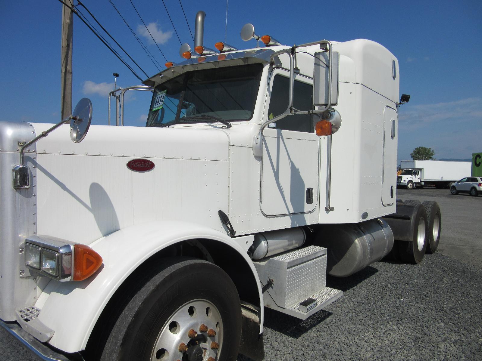 35P　P 1/64 DCP BLACK PETERBILT 379 TRI AXLE W/ 36